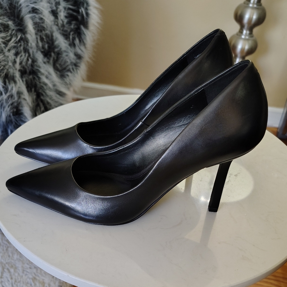 🆕⭐ Steve Madden Black Leather Pumps